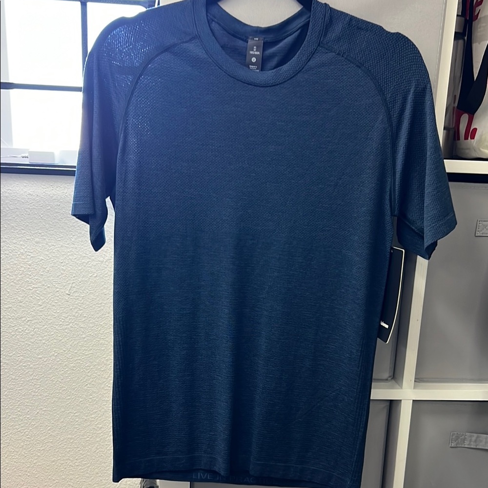 Lululemon Metal Vent Tech Blue Short Sleeve Tee. Size XS. NWT
